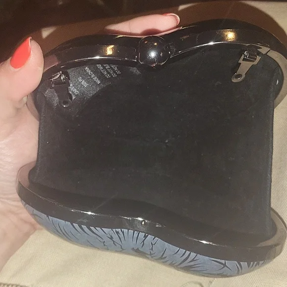 Iron First Hardshell Heart Clutch - Picture 3 of 5